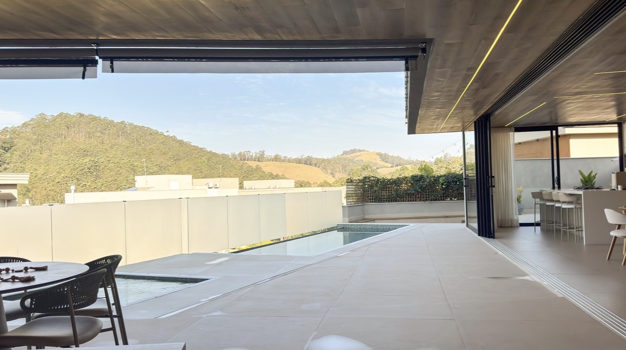 Casa de Esquina com 6 Suítes à Venda no Tamboré 11 | Alphaville