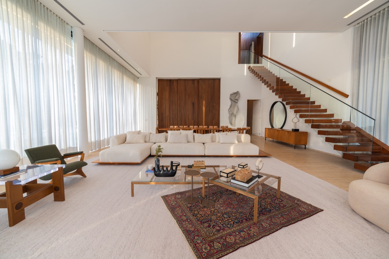 Casa Madeira - Alto luxo no Tamboré 1!