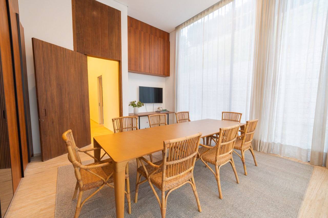 Casa Madeira - Alto luxo no Tamboré 1!