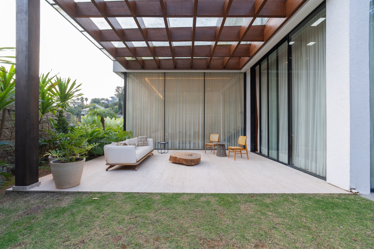 Casa Madeira - Alto luxo no Tamboré 1!
