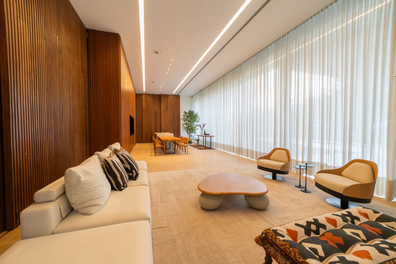 Casa Madeira - Alto luxo no Tamboré 1!