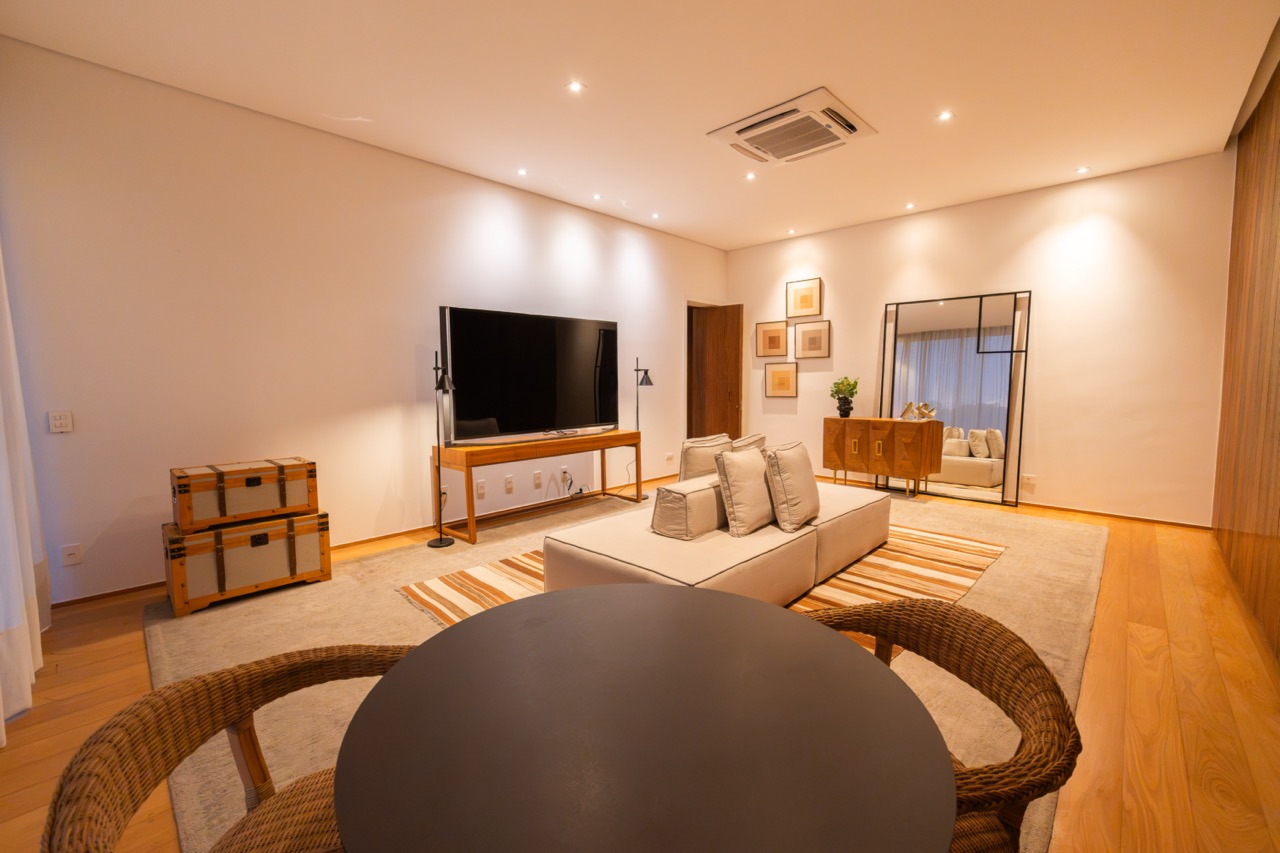 Casa Madeira - Alto luxo no Tamboré 1!
