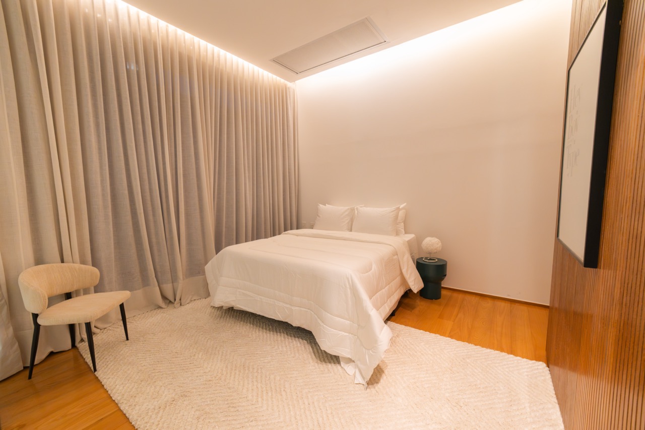 Casa Madeira - Alto luxo no Tamboré 1!