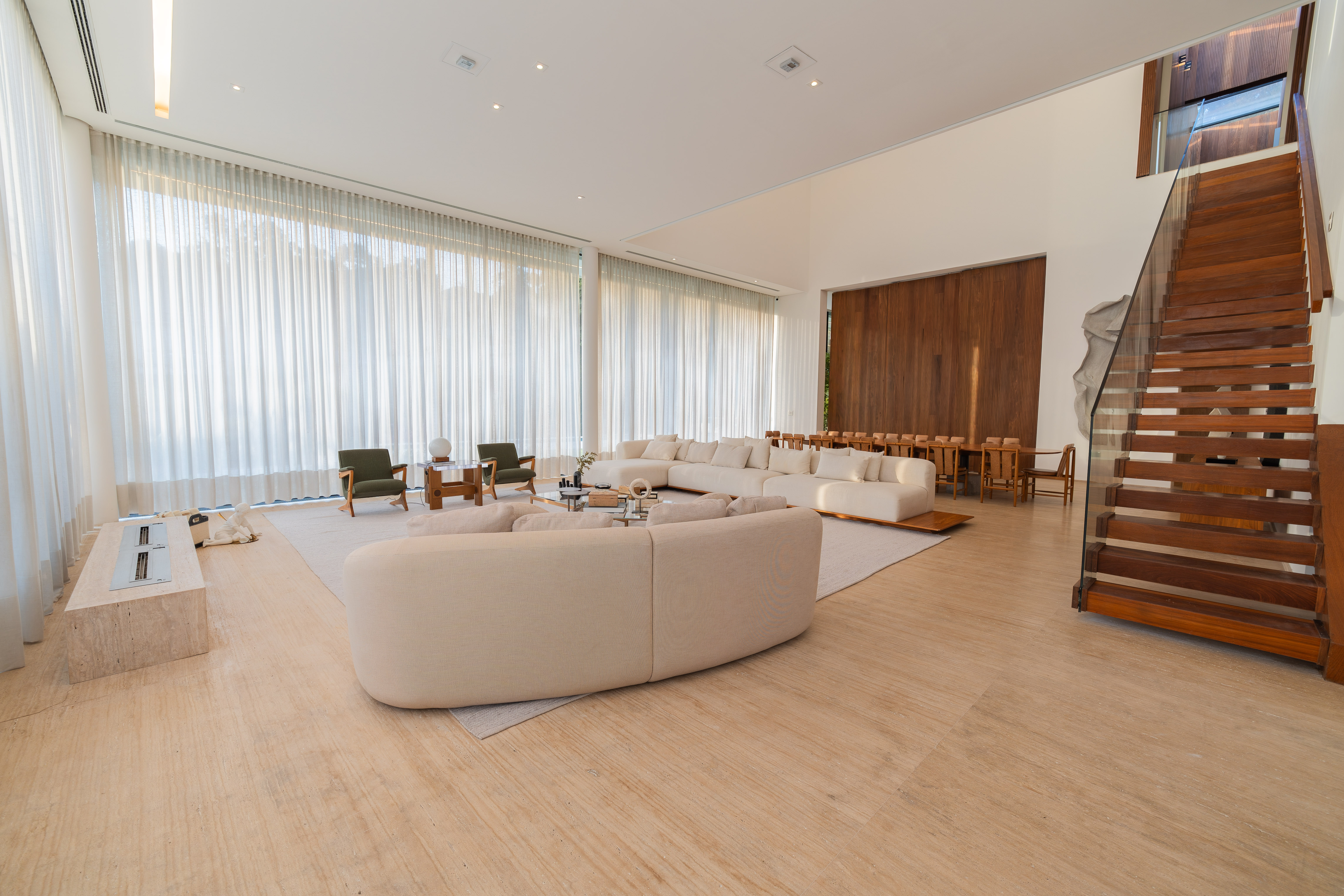 Casa Madeira - Alto luxo no Tamboré 1!