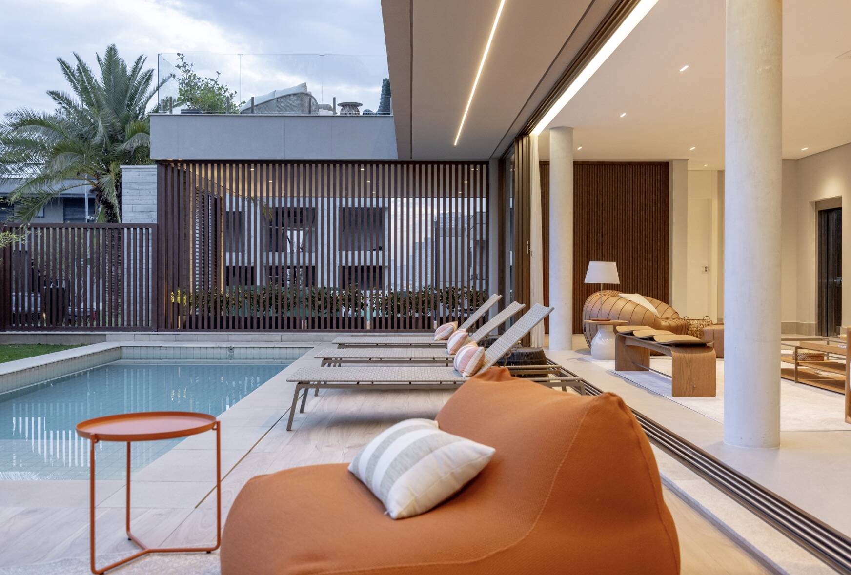 Projeto contemporâneo - Mobiliada e decorada - Residencial Villa Solaia