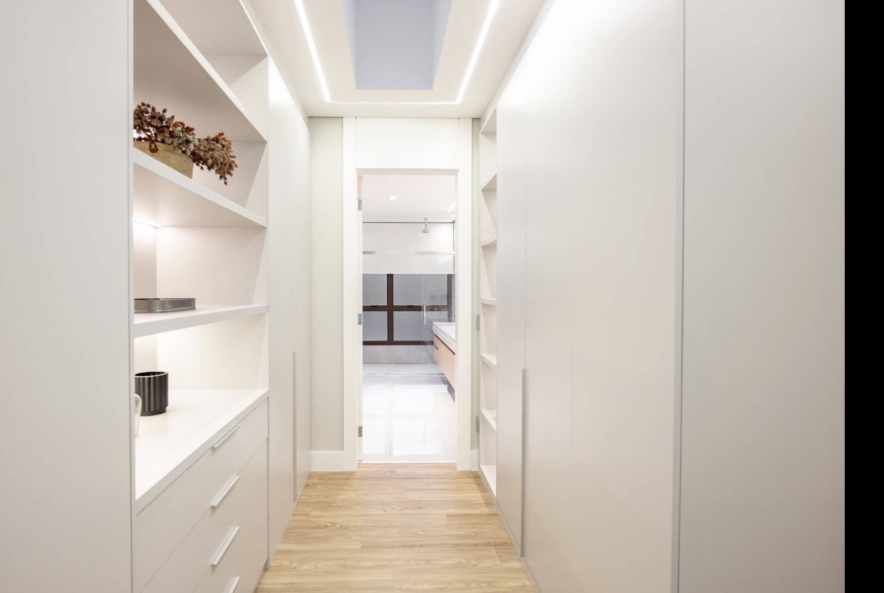 Projeto contemporâneo - Mobiliada e decorada - Residencial Villa Solaia