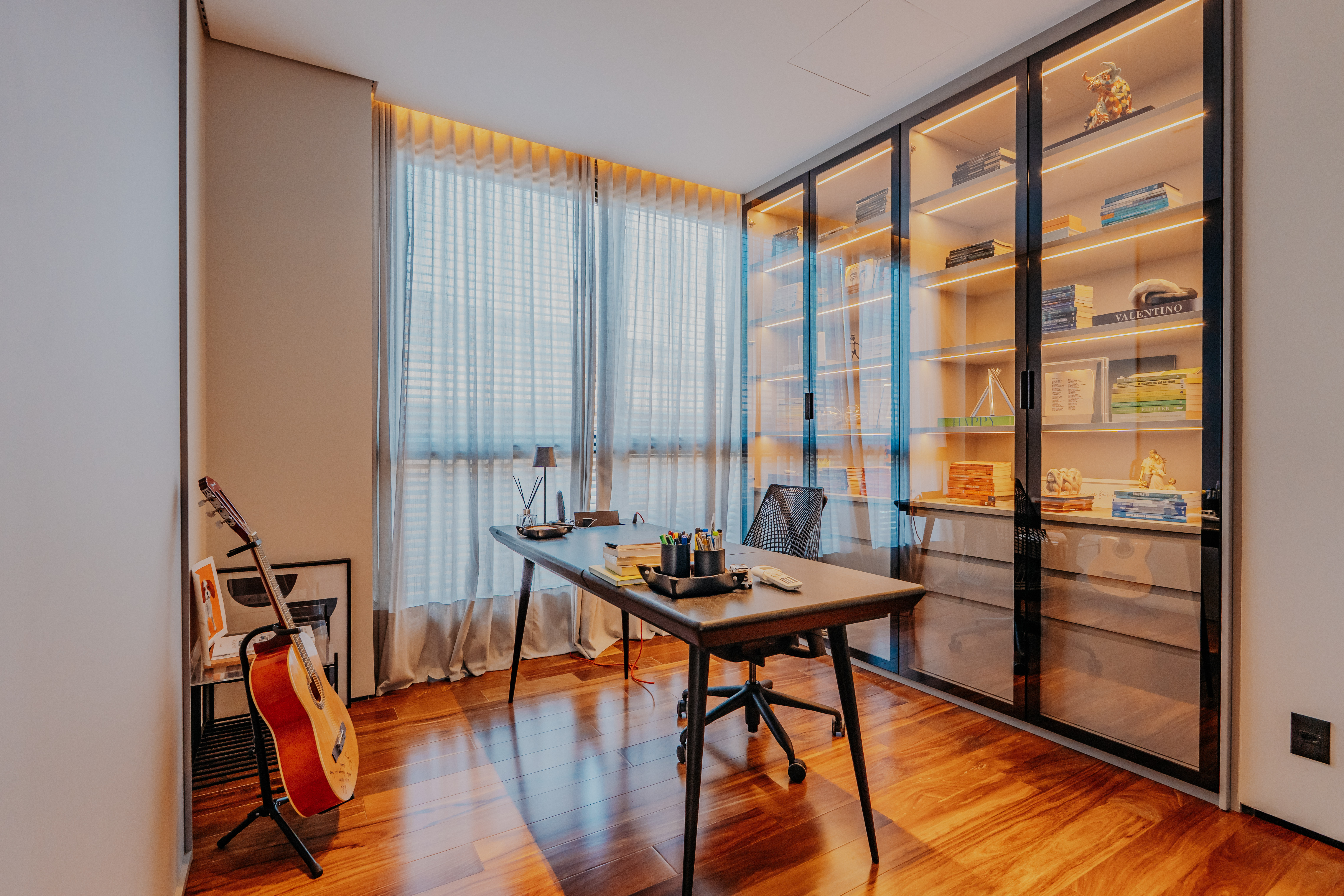 CASA CONTEMPORÂNEA MOBILIADA COM VISTA PERMANENTE - GÊNESIS 2