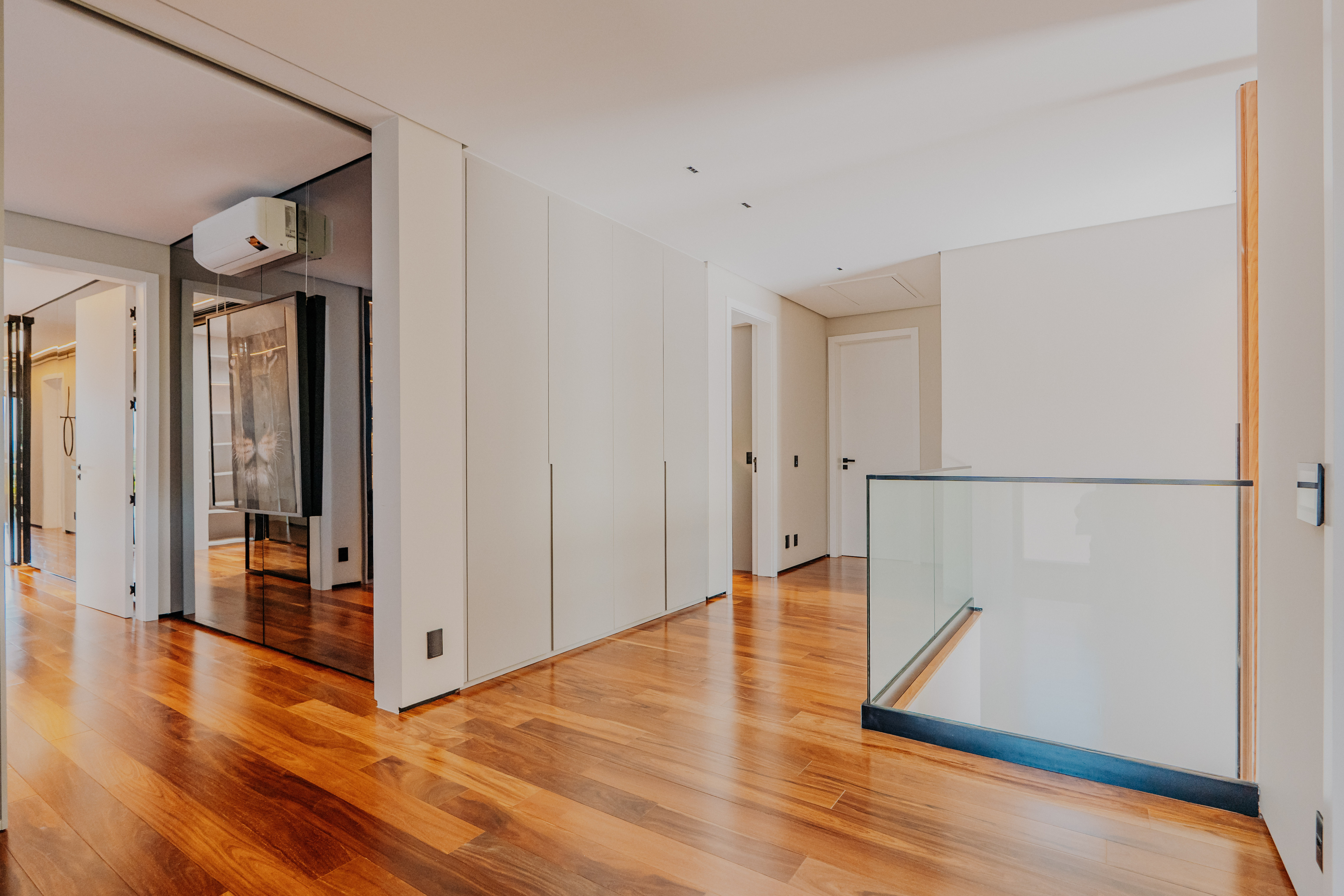 CASA CONTEMPORÂNEA MOBILIADA COM VISTA PERMANENTE - GÊNESIS 2