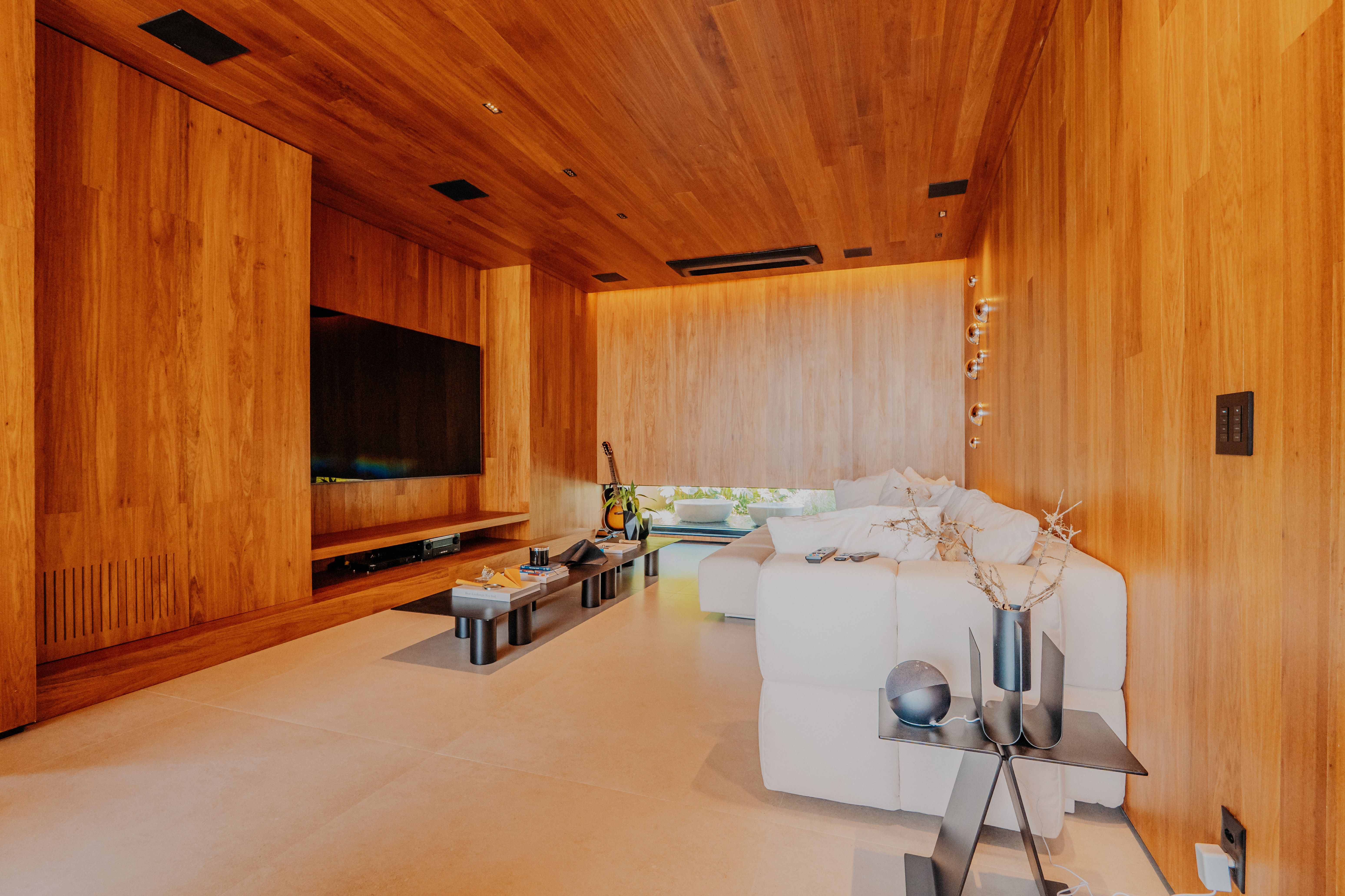 CASA CONTEMPORÂNEA MOBILIADA COM VISTA PERMANENTE - GÊNESIS 2