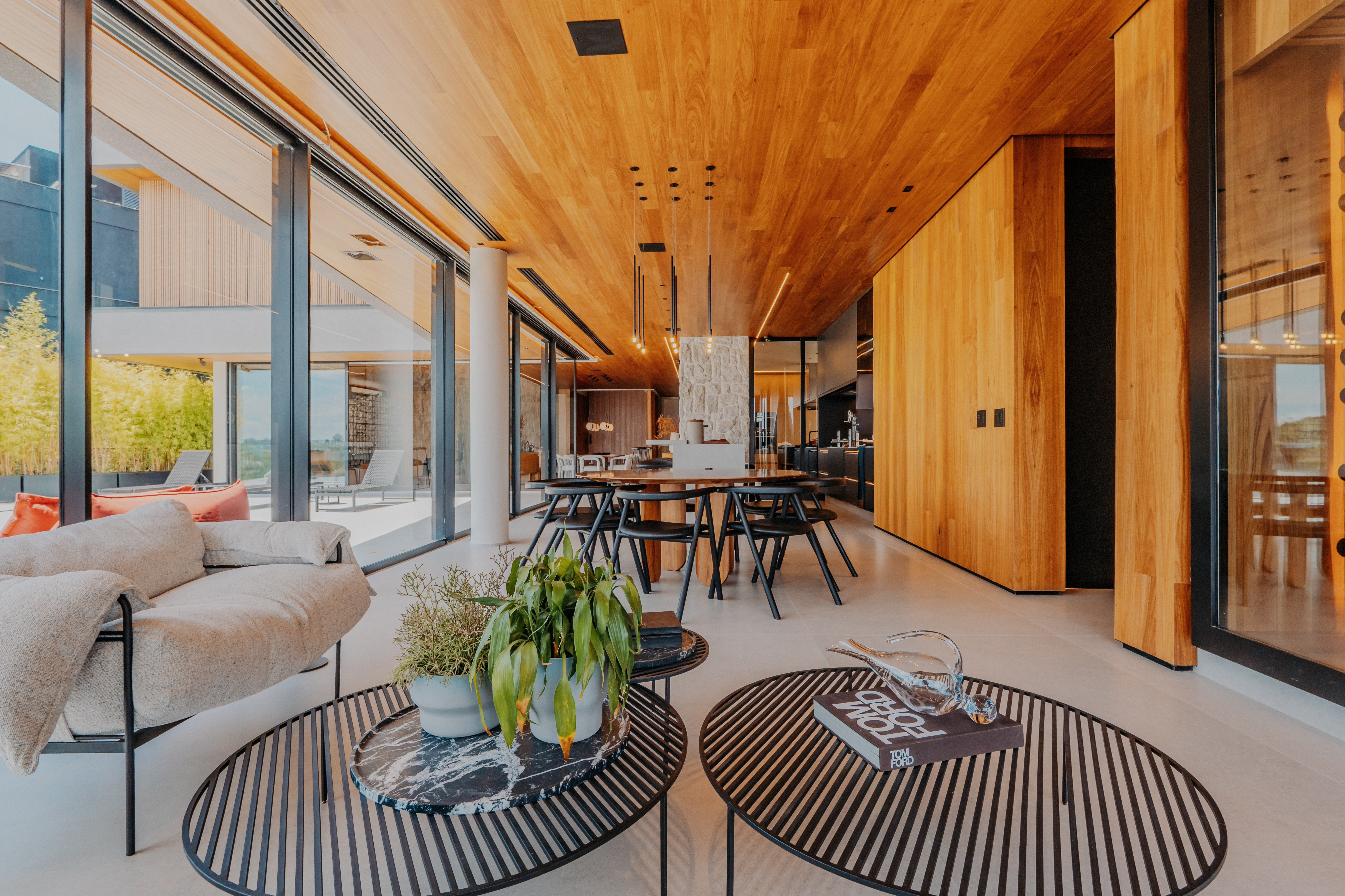 CASA CONTEMPORÂNEA MOBILIADA COM VISTA PERMANENTE - GÊNESIS 2