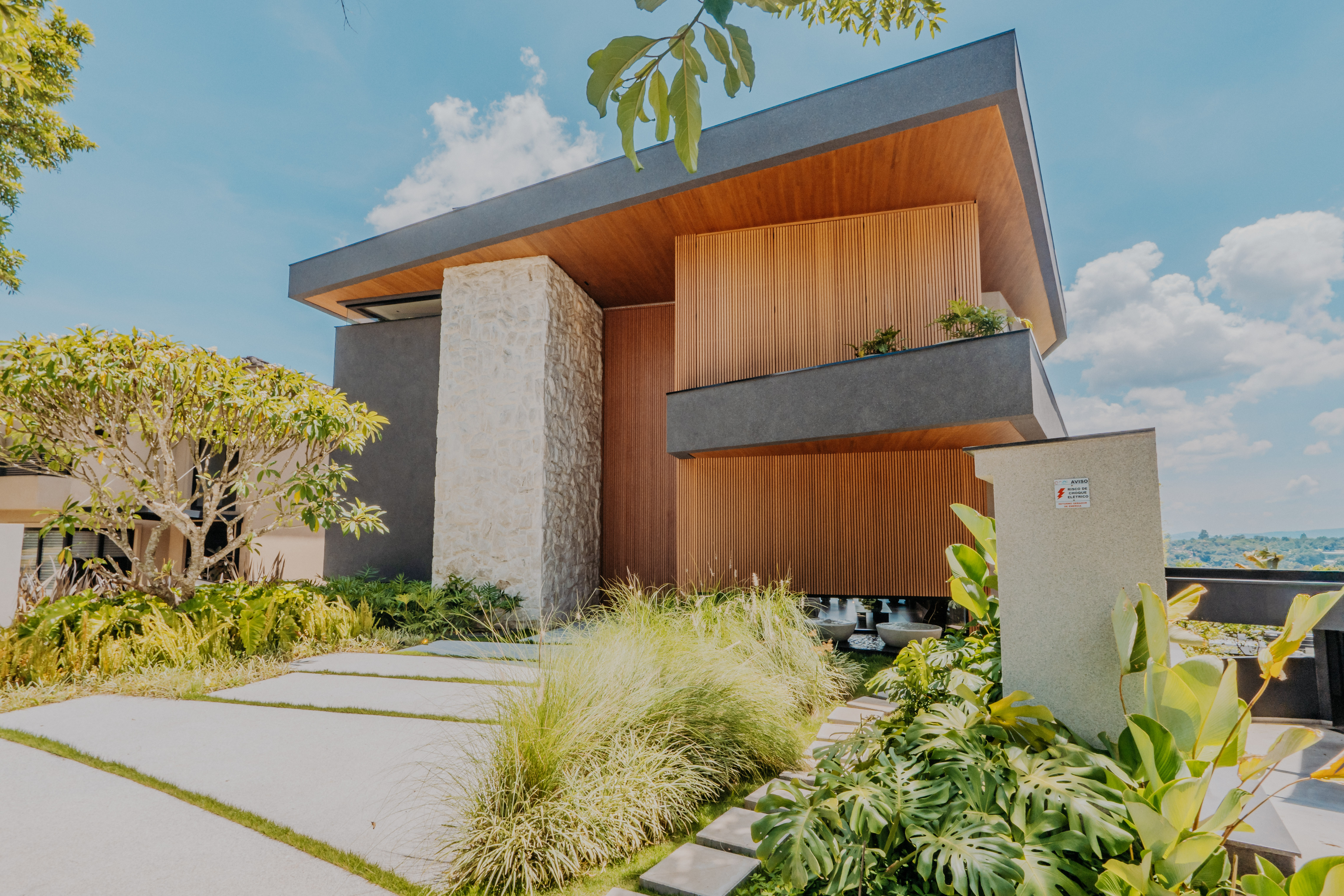 CASA CONTEMPORÂNEA MOBILIADA COM VISTA PERMANENTE - GÊNESIS 2
