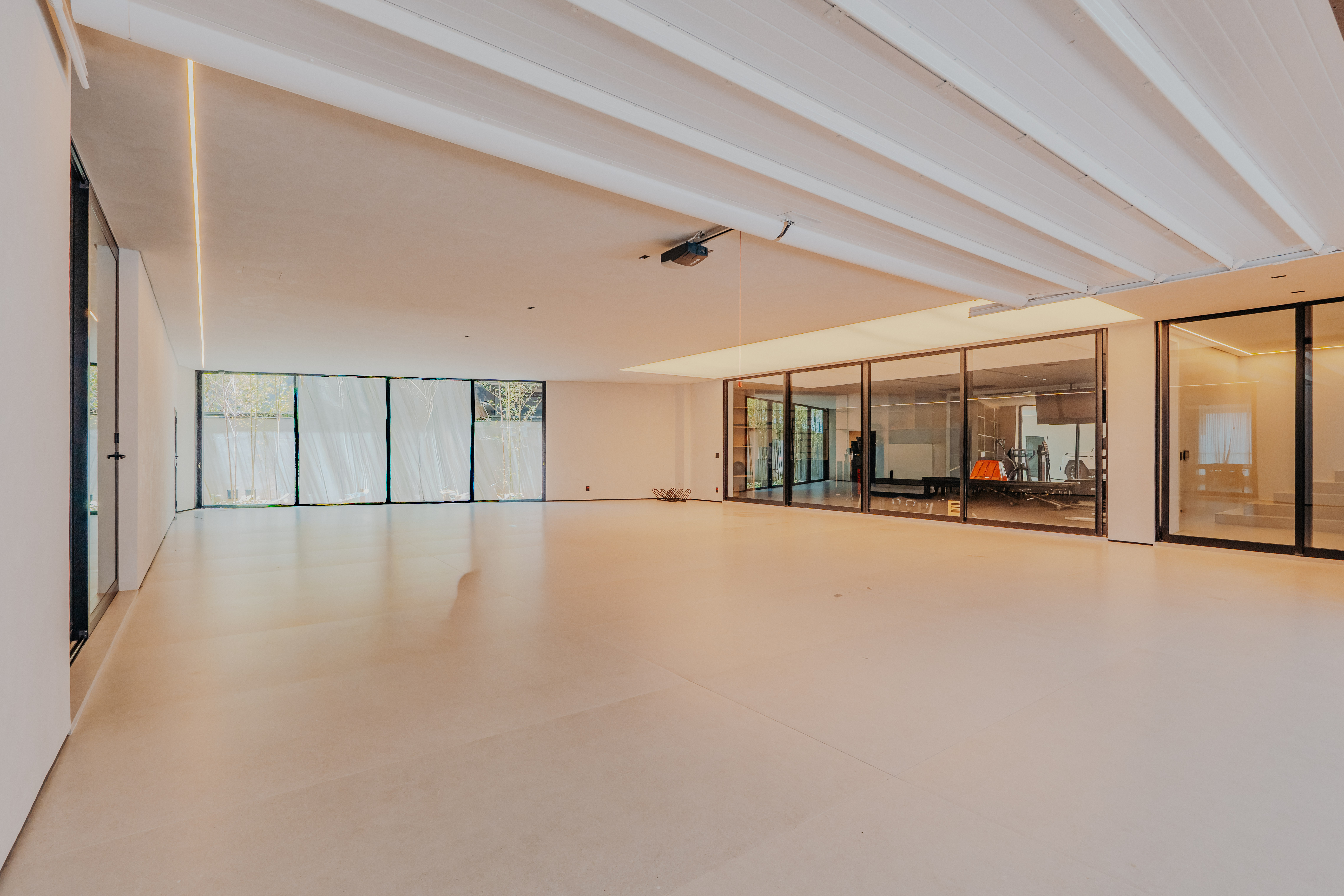 CASA CONTEMPORÂNEA MOBILIADA COM VISTA PERMANENTE - GÊNESIS 2