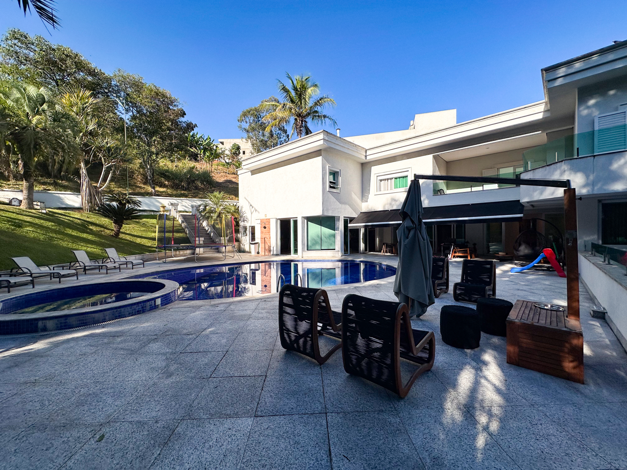 Casa mobiliada e privativa - Tamboré 1