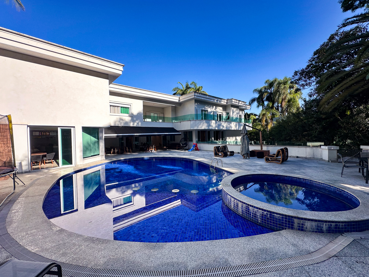 Casa mobiliada e privativa - Tamboré 1