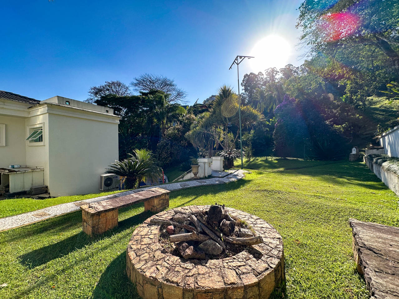 Casa mobiliada e privativa - Tamboré 1
