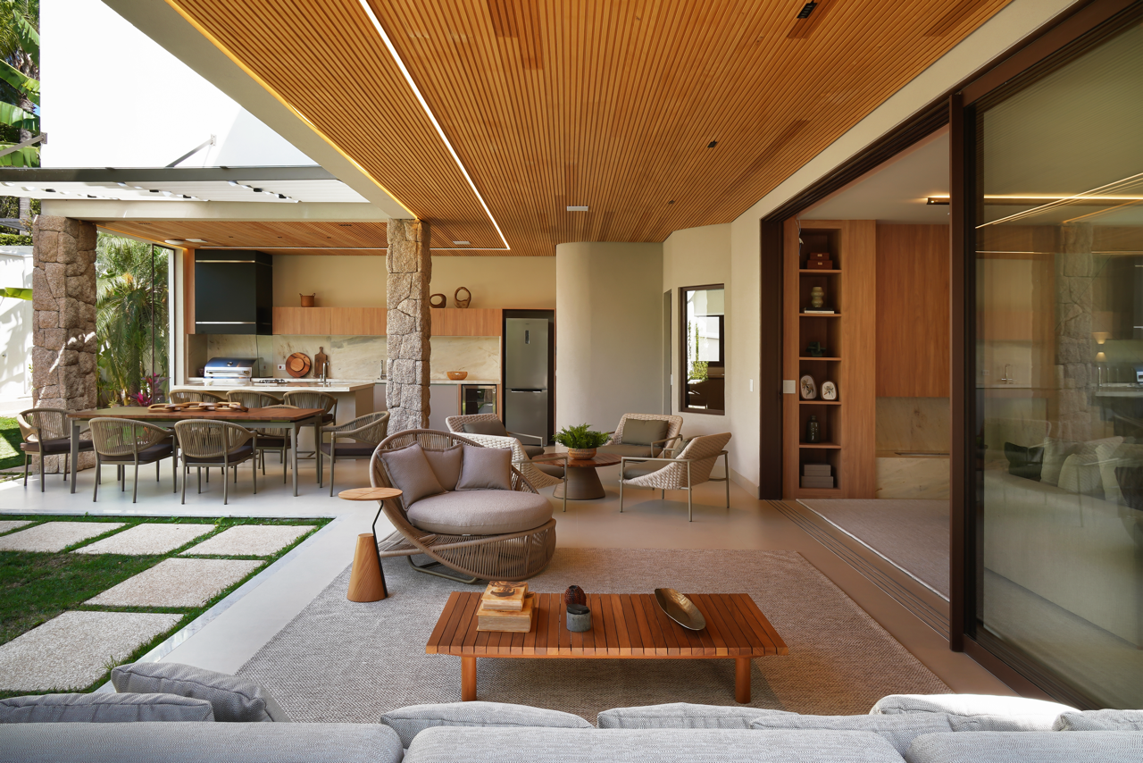 Casa mobiliada em tons naturais - Residencial Melville - Alphaville SP