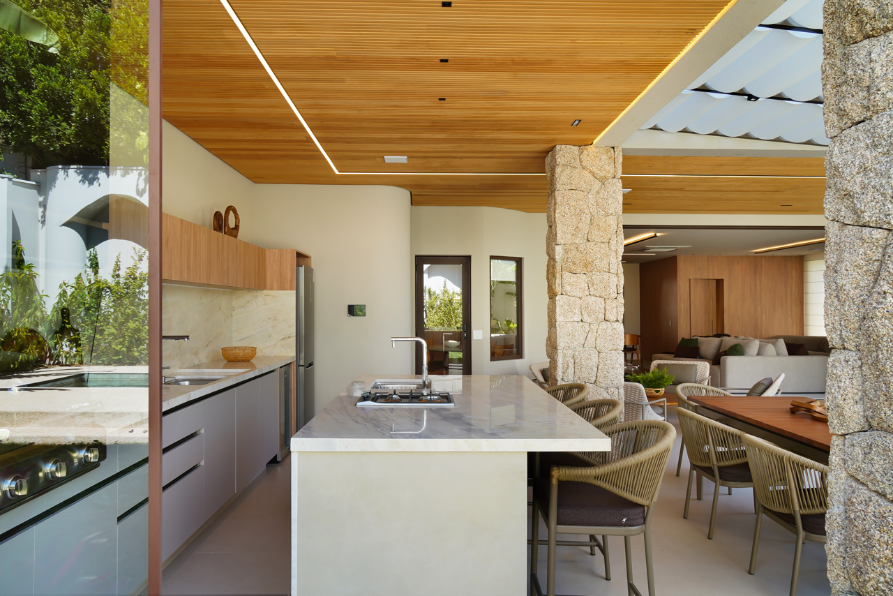 Casa mobiliada em tons naturais - Residencial Melville - Alphaville SP