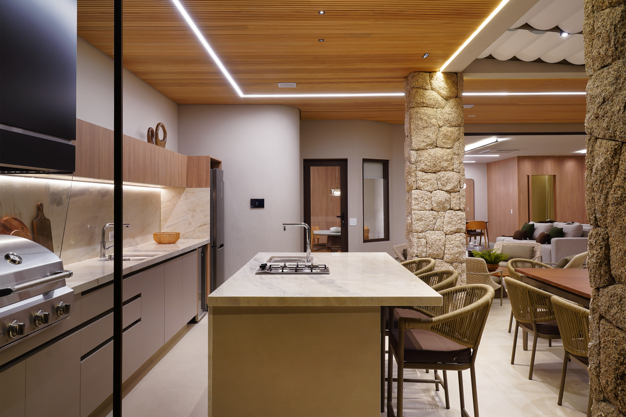 Casa mobiliada em tons naturais - Residencial Melville - Alphaville SP