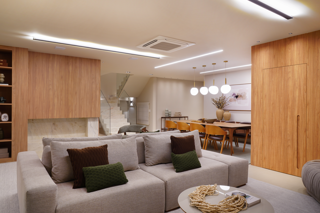 Casa mobiliada em tons naturais - Residencial Melville - Alphaville SP