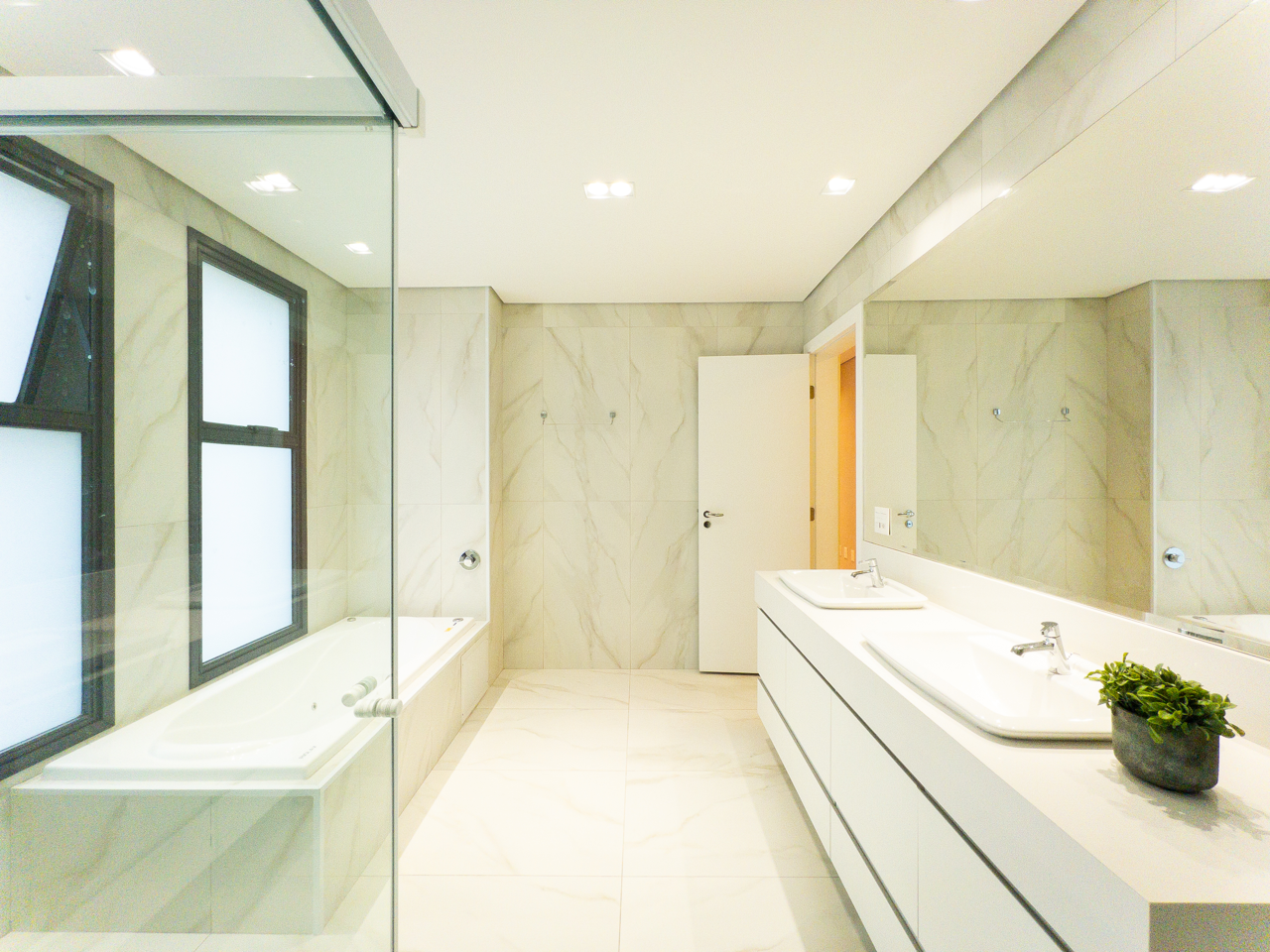 Apartamento mobiliado no centro de Alphaville!