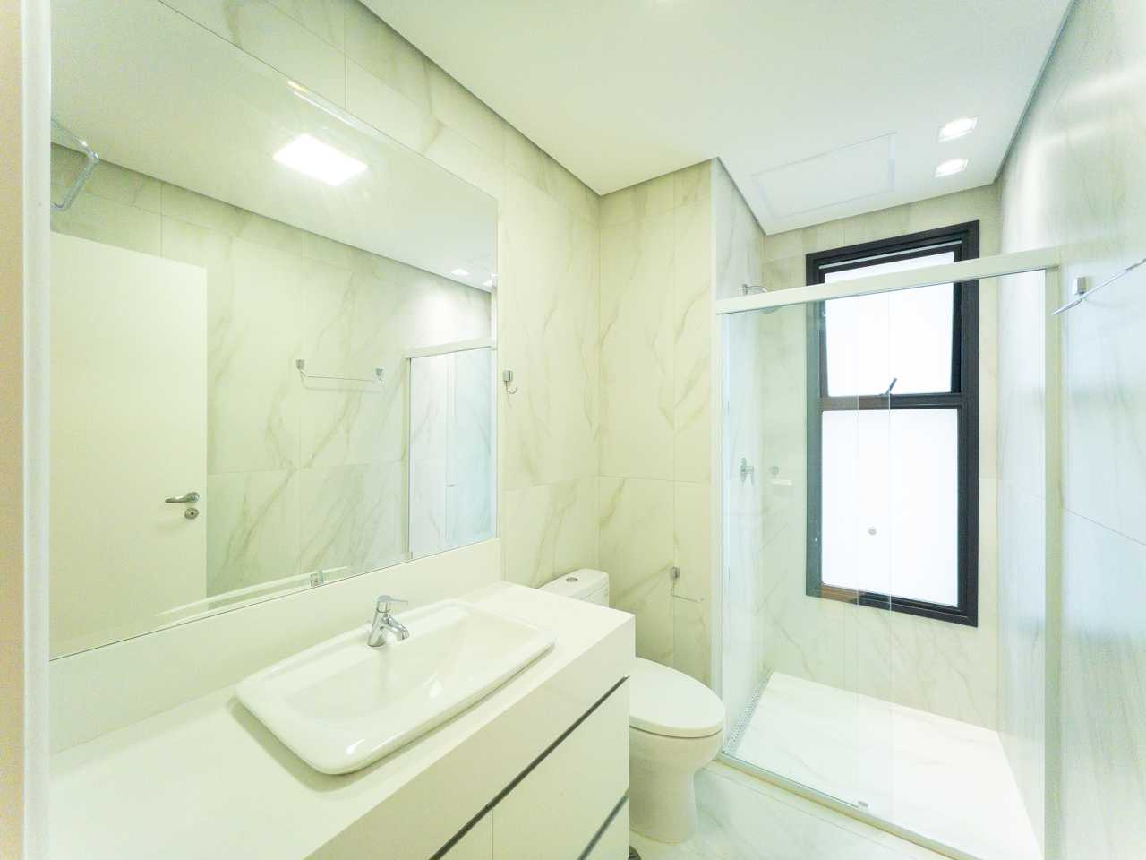 Apartamento mobiliado no centro de Alphaville!