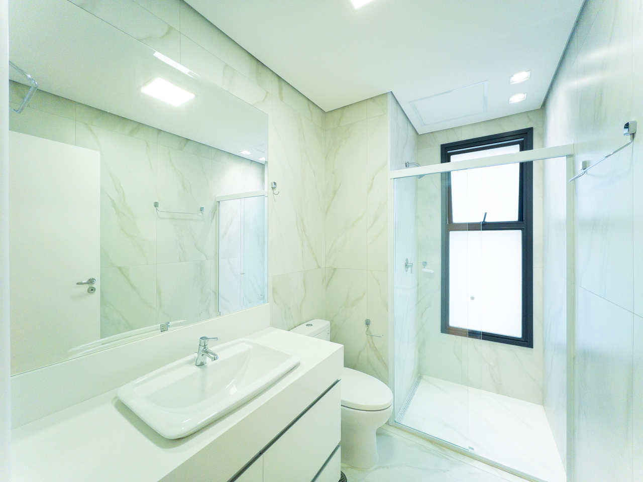 Apartamento mobiliado no centro de Alphaville!