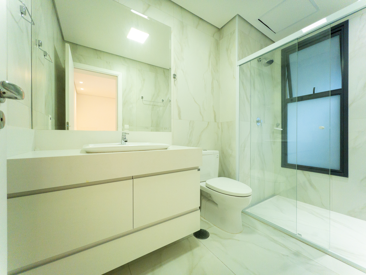 Apartamento mobiliado no centro de Alphaville!
