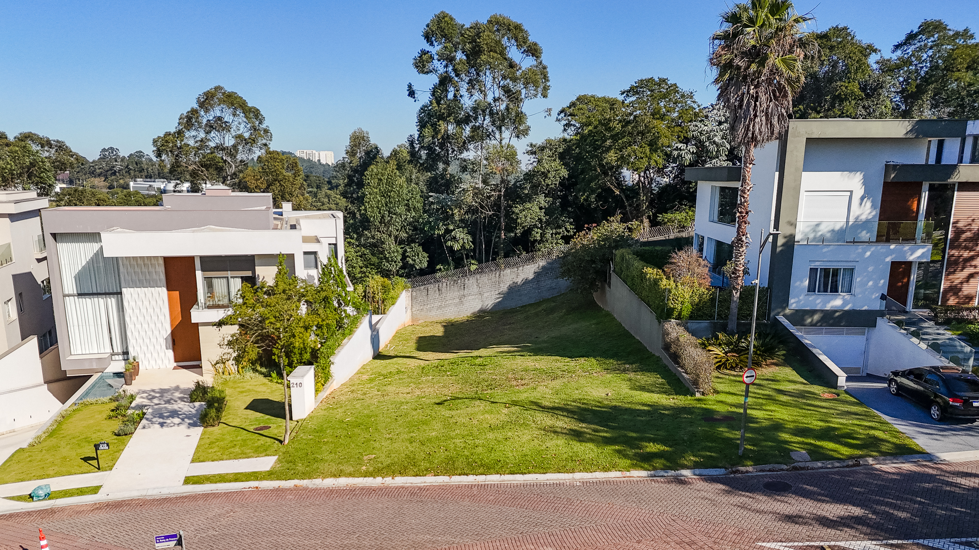 Terreno com vista permanente em frente à praça - Tamboré 11