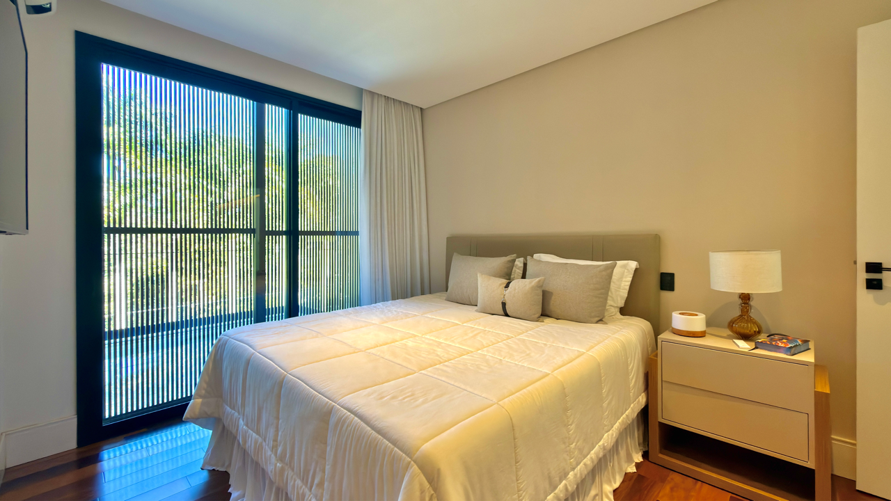 Casa mobiliada com 5 suítes e jardim integrado - Tamboré 2