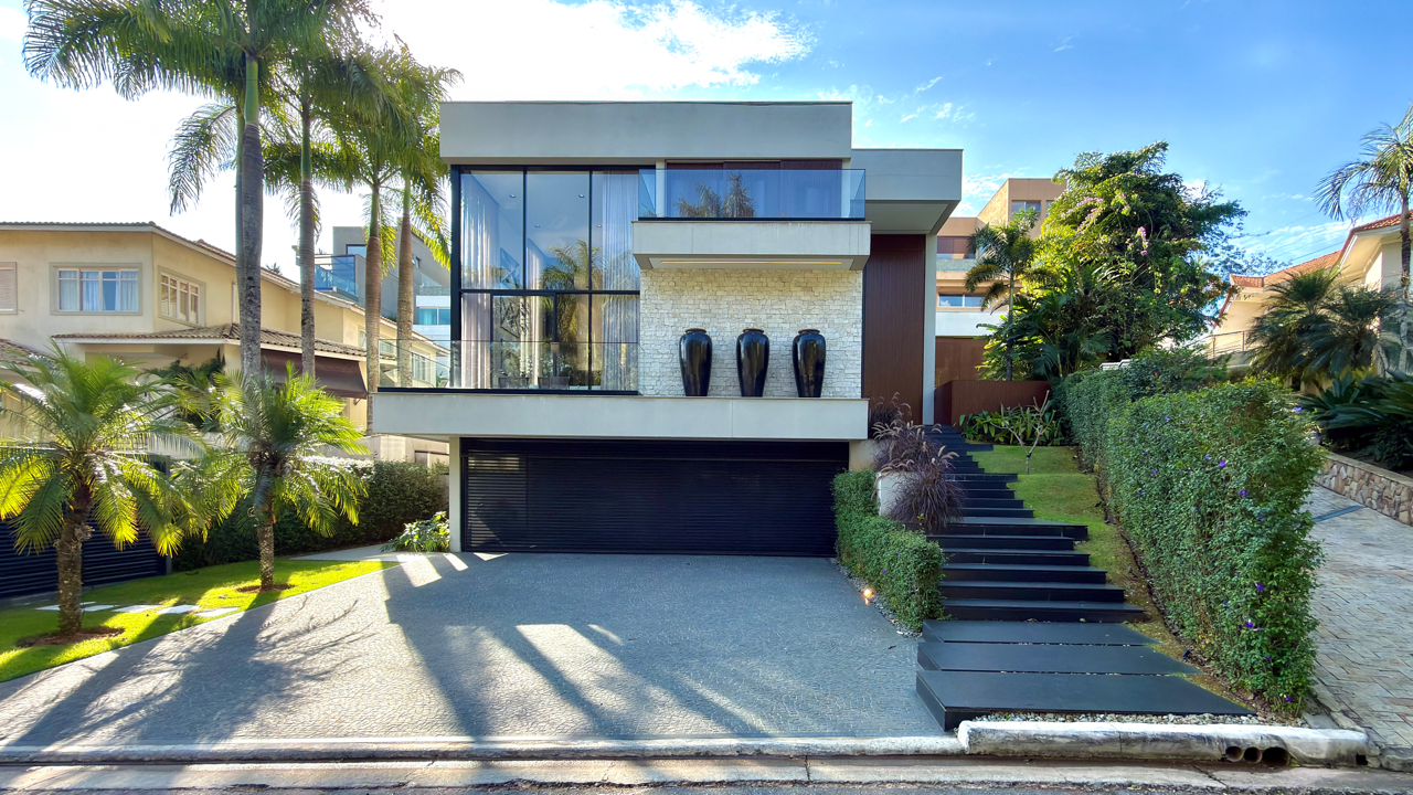 Casa mobiliada com 5 suítes e jardim integrado - Tamboré 2