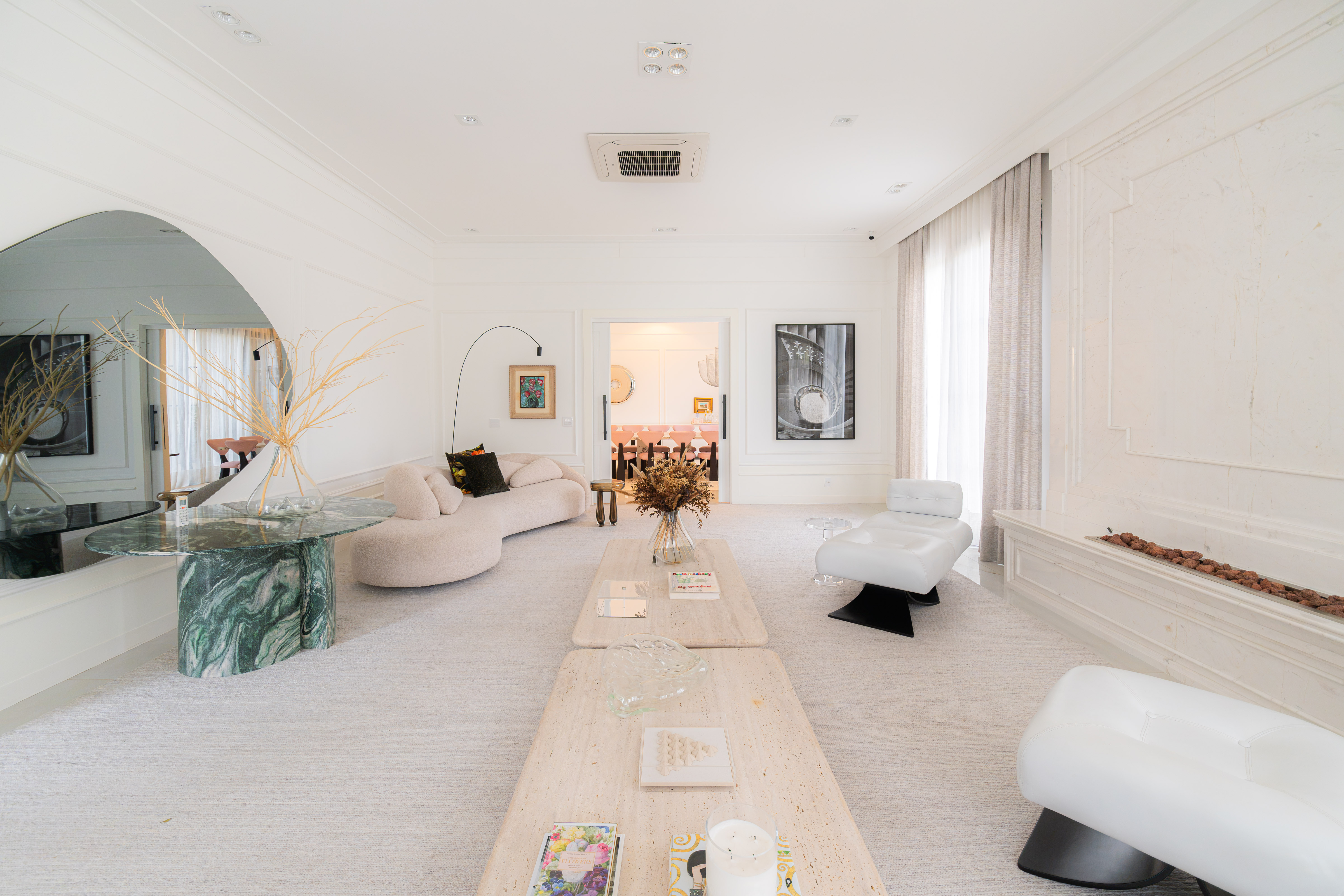 CASA ASSINADA COM 1.800 M², ARTE E DESIGN EM TODOS OS AMBIENTES