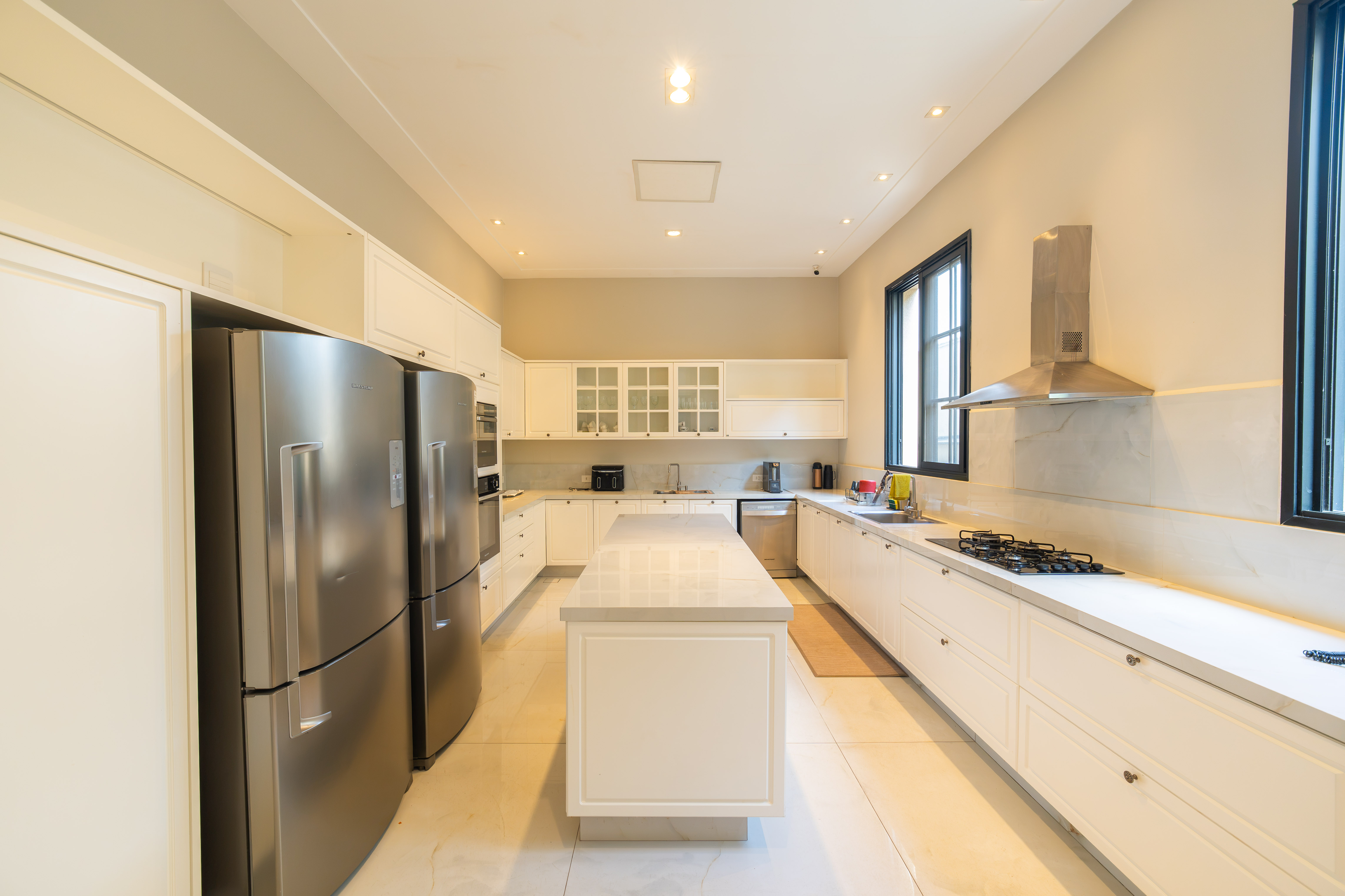 CASA ASSINADA COM 1.800 M², ARTE E DESIGN EM TODOS OS AMBIENTES