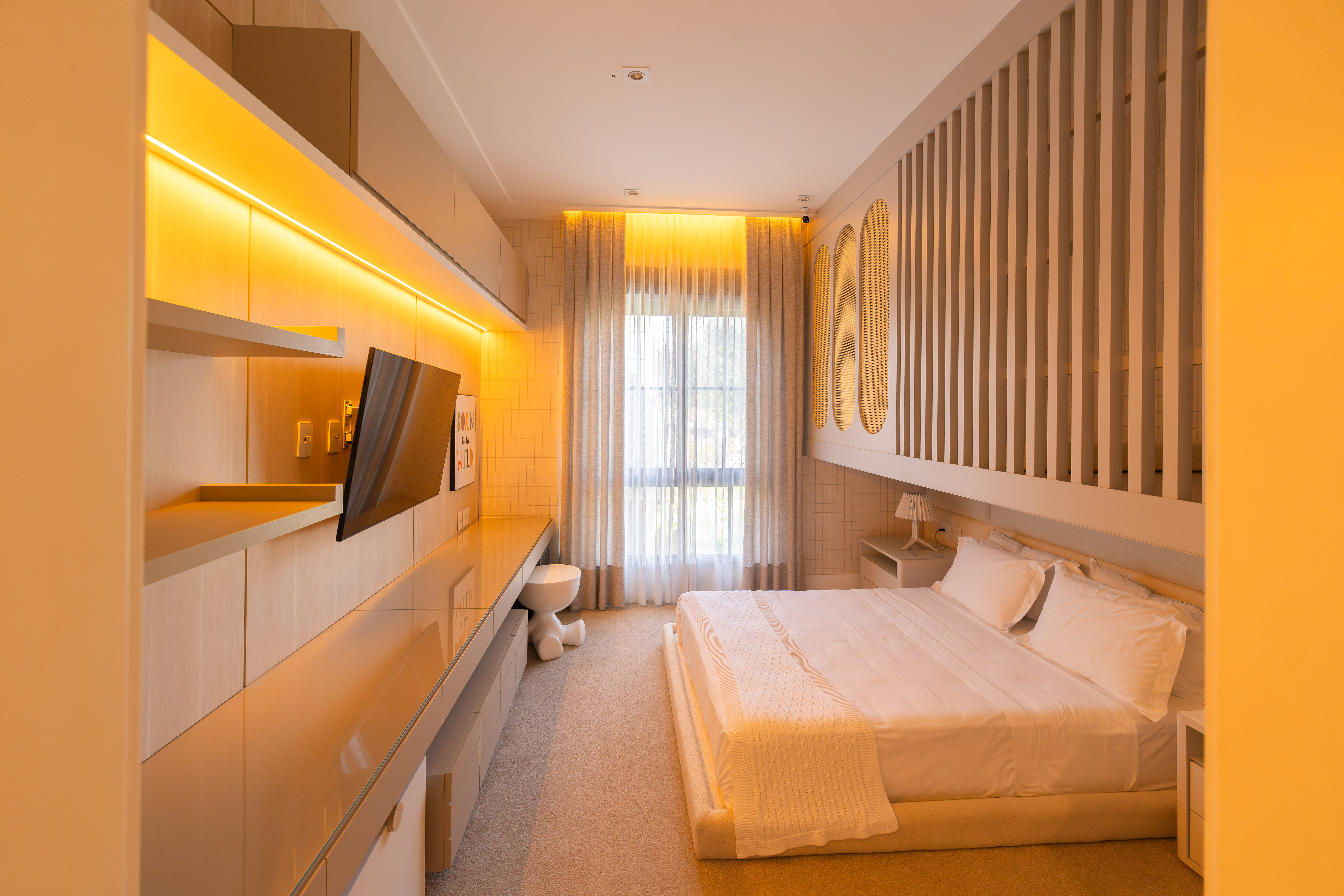 CASA ASSINADA COM 1.800 M², ARTE E DESIGN EM TODOS OS AMBIENTES