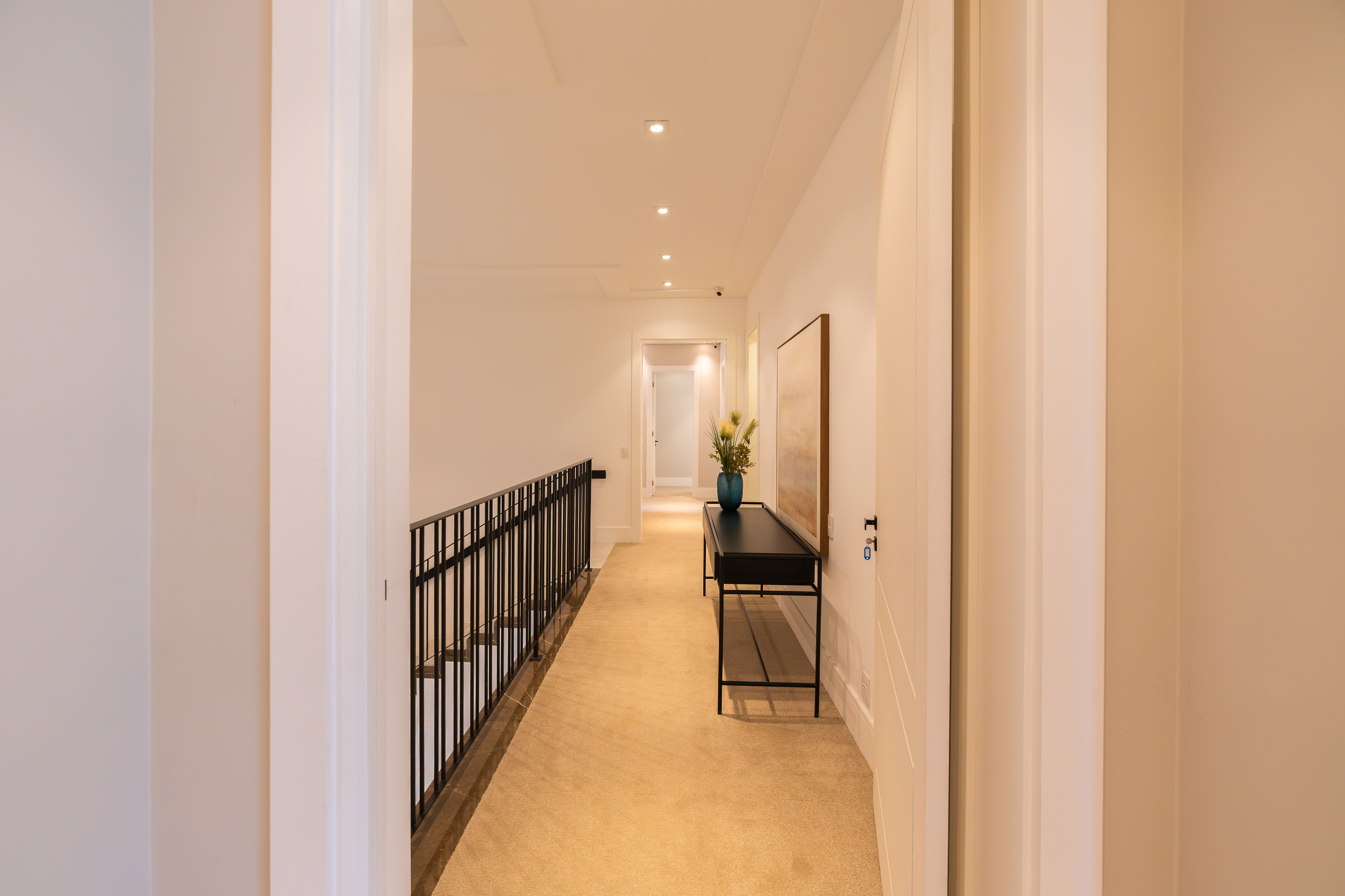CASA ASSINADA COM 1.800 M², ARTE E DESIGN EM TODOS OS AMBIENTES