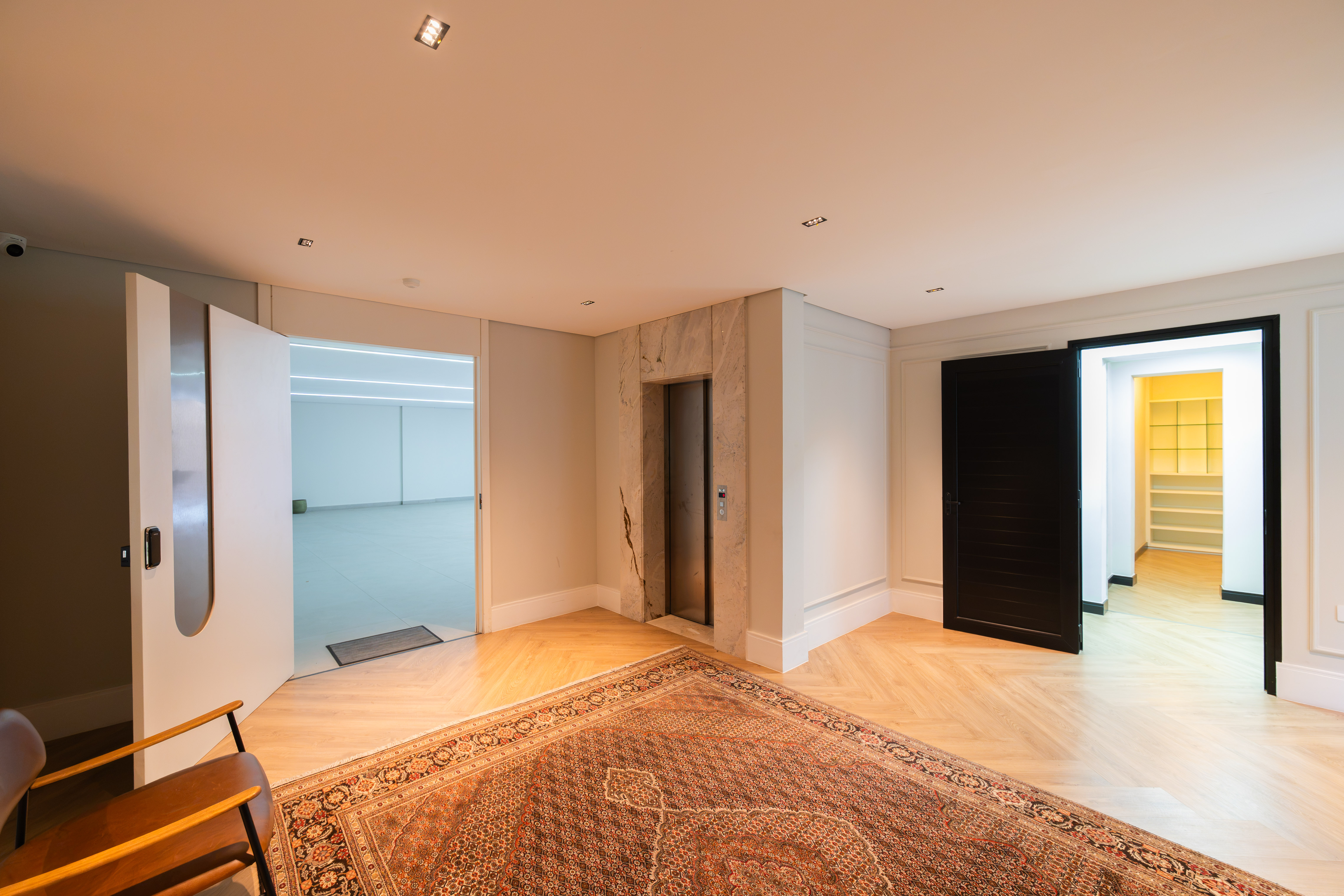 CASA ASSINADA COM 1.800 M², ARTE E DESIGN EM TODOS OS AMBIENTES