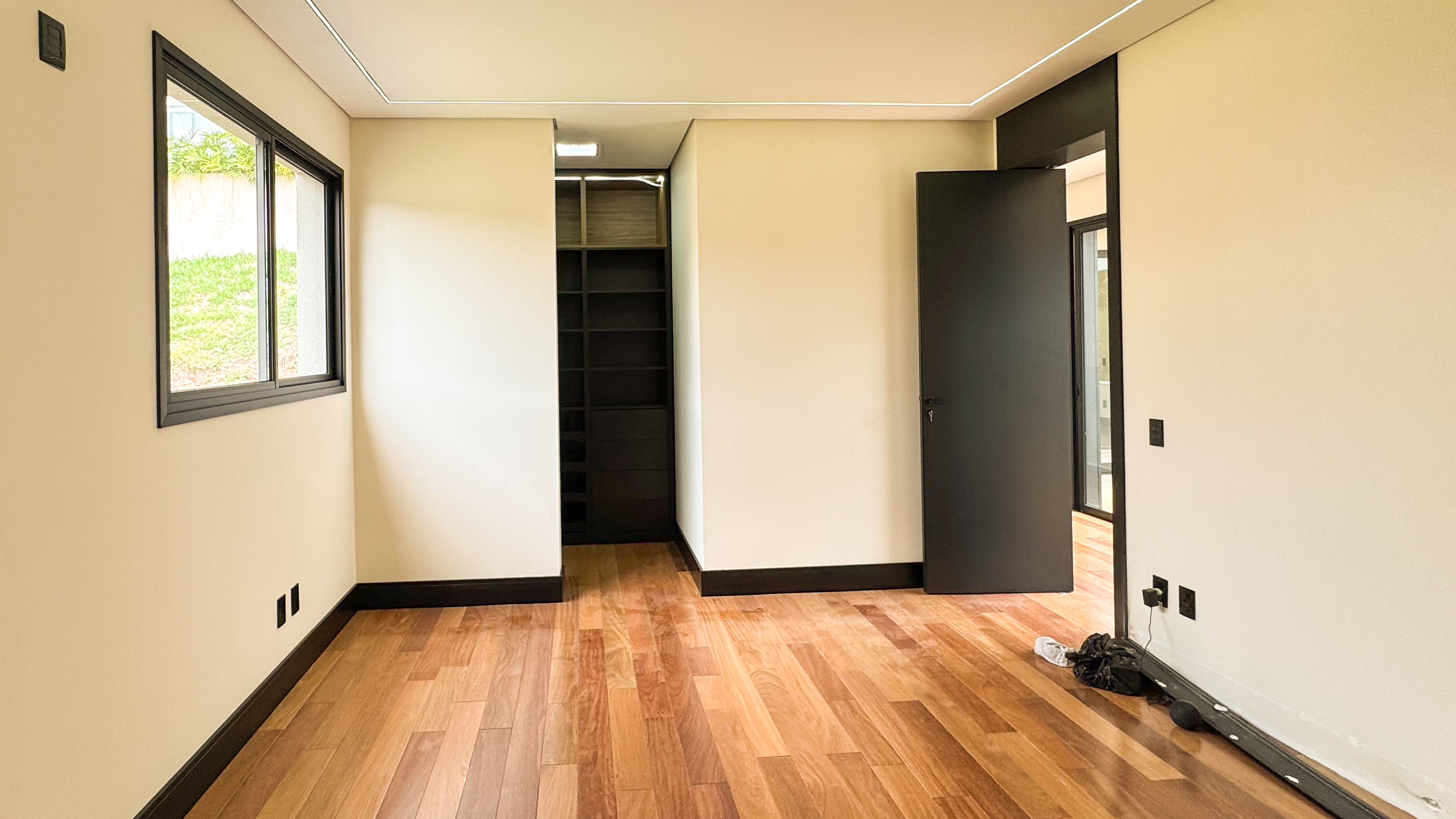 Casa com 4 suítes e arquitetura moderna/contemporânea - Gênesis 2