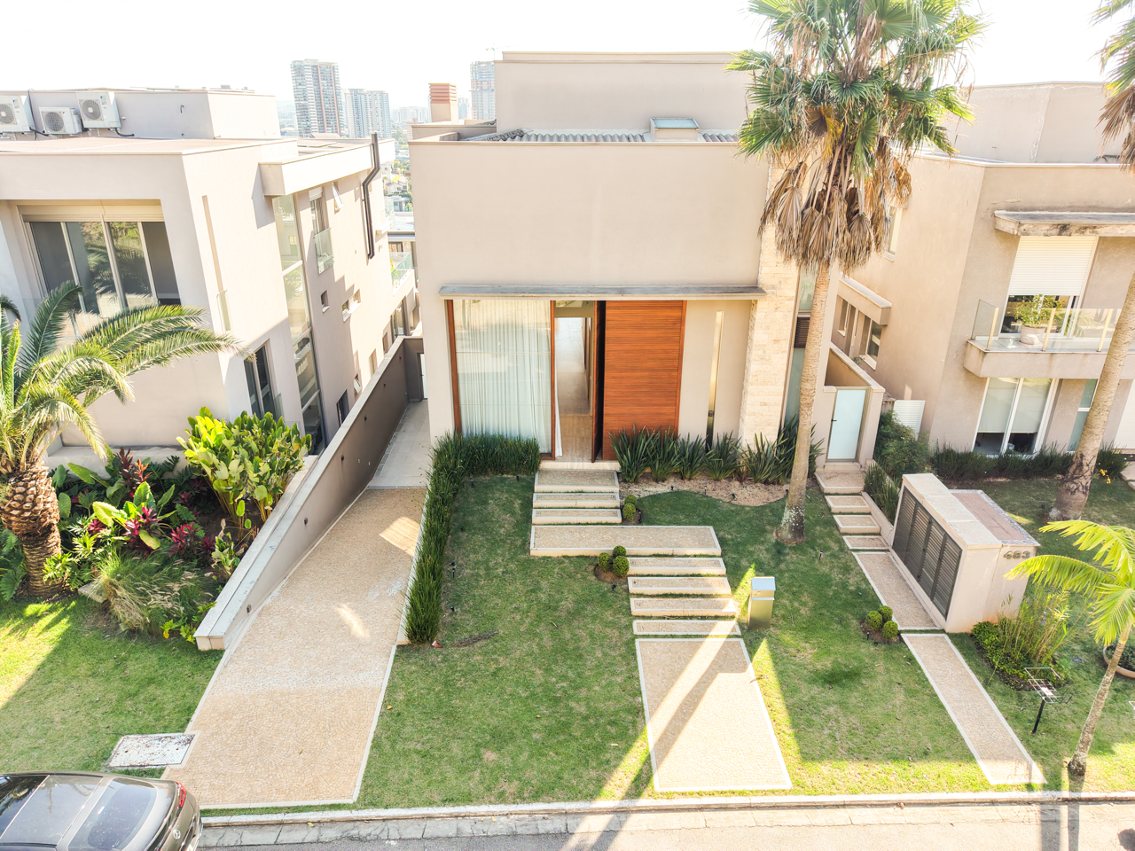 Residência Assinada por Mario Perez no Vila Solaia | 640 m², 4 Suítes e Vista Panorâmica