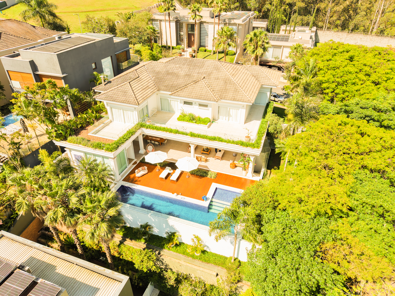 CASA EM DOIS TERRENOS DE ESQUINA COM VISTA NO TAMBORÉ 10