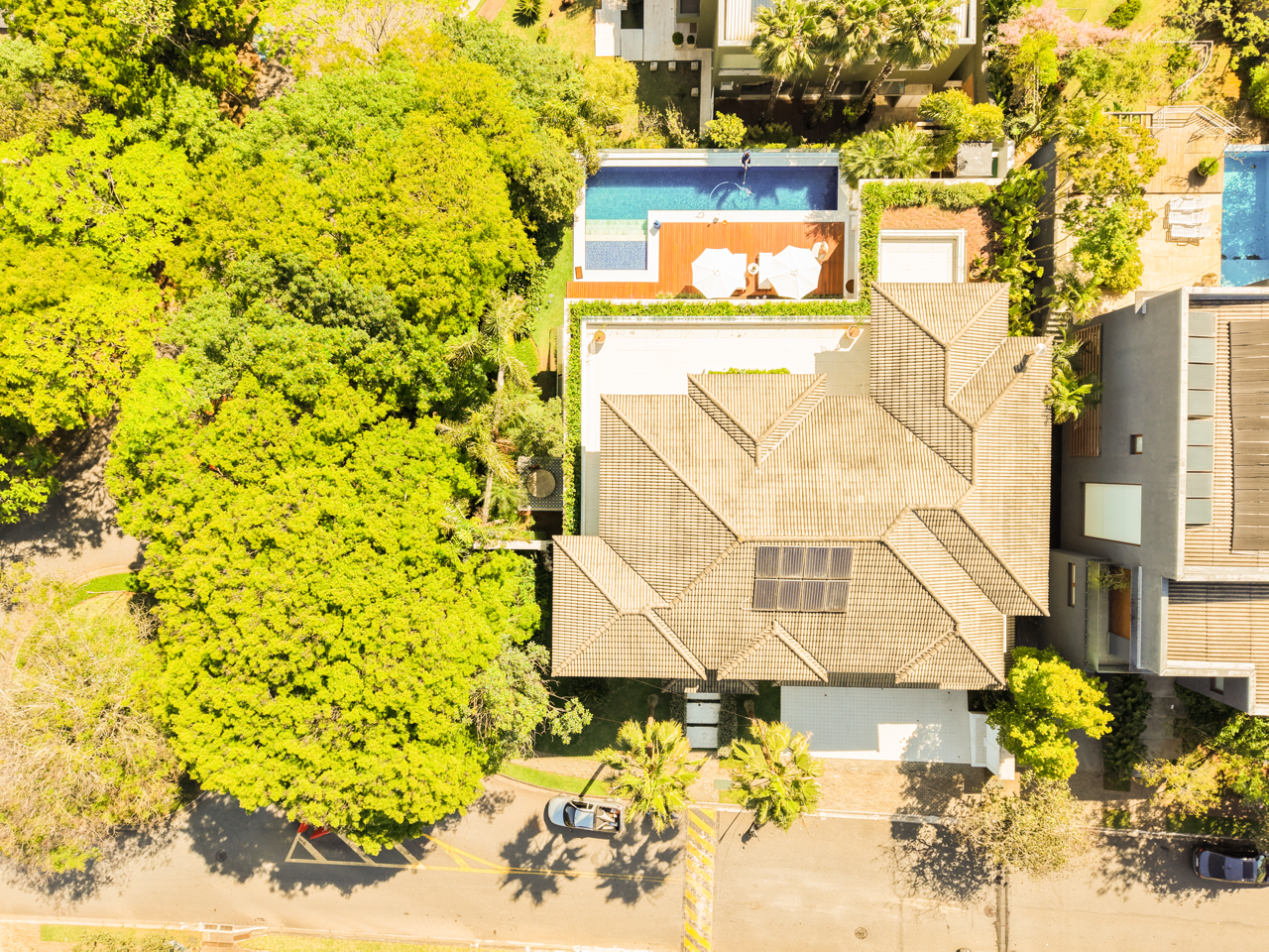 CASA EM DOIS TERRENOS DE ESQUINA COM VISTA NO TAMBORÉ 10