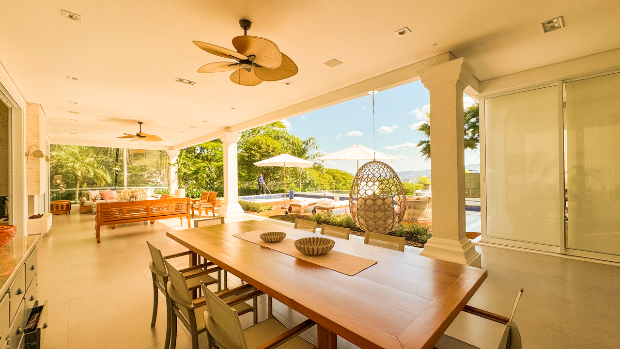 CASA EM DOIS TERRENOS DE ESQUINA COM VISTA NO TAMBORÉ 10