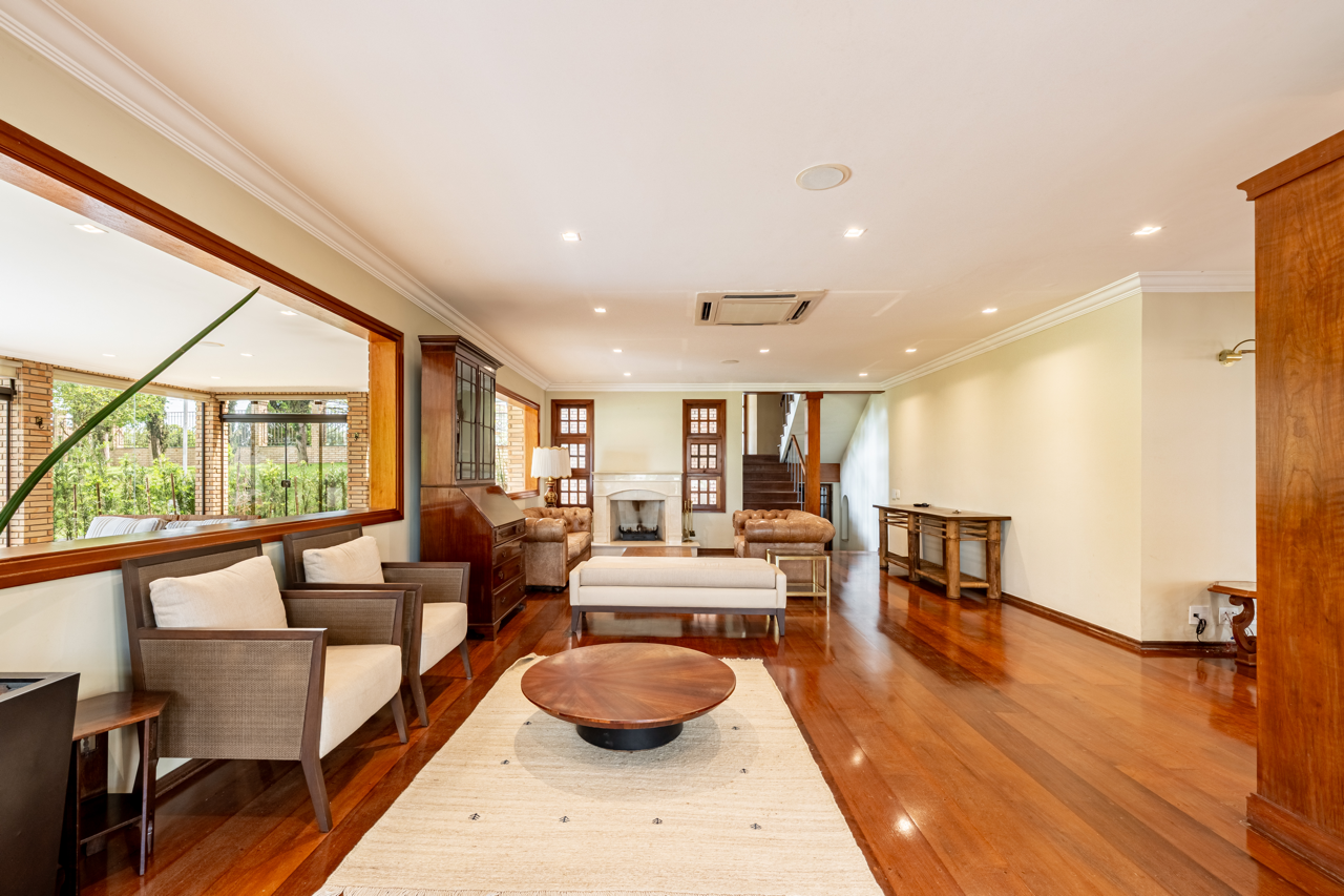 1.826 M² DE TERRENO E UM AMPLO JARDIM NO ALPHAVILLE 8