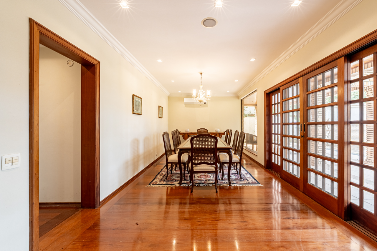 1.826 M² DE TERRENO E UM AMPLO JARDIM NO ALPHAVILLE 8