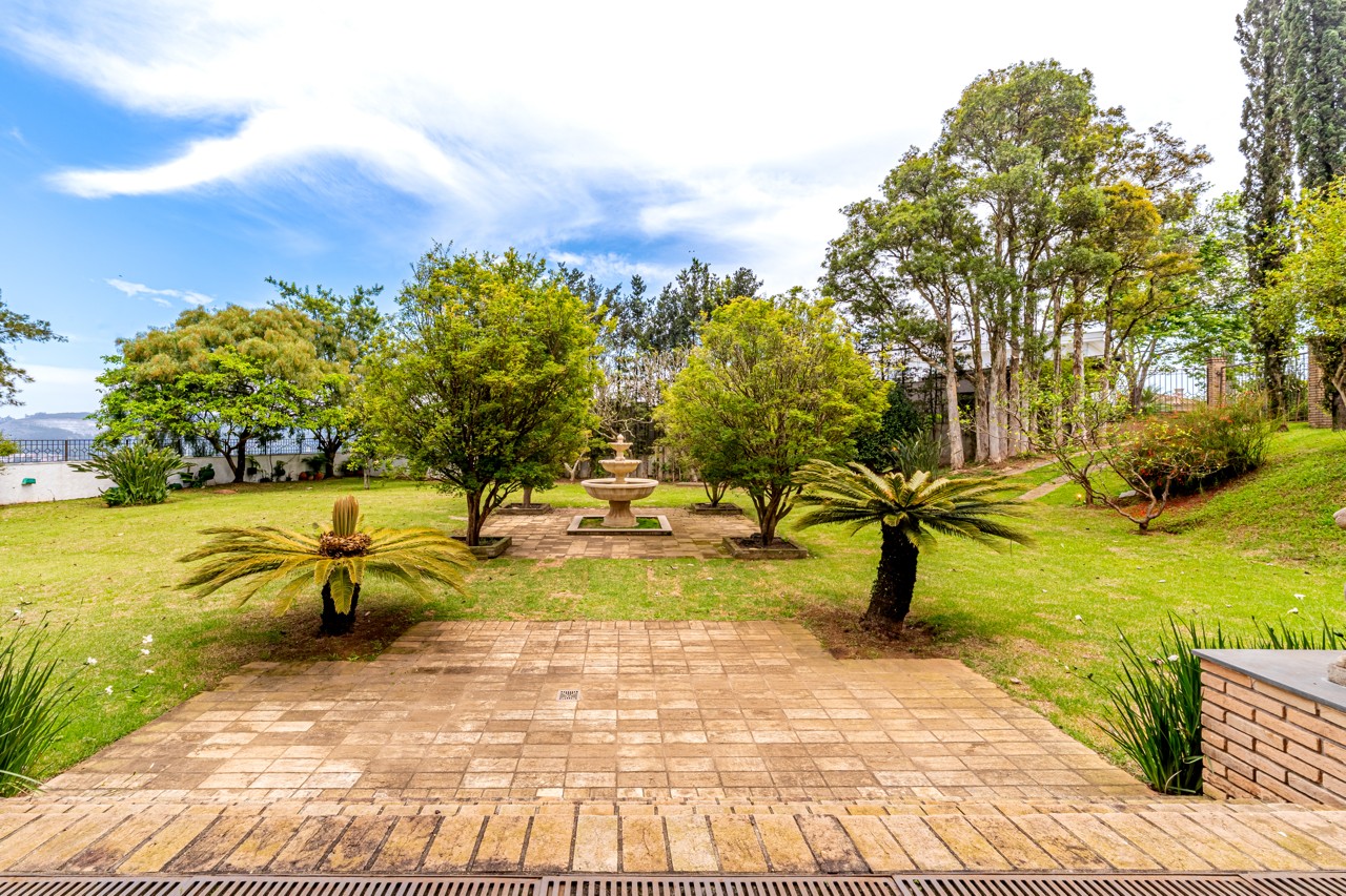 1.826 M² DE TERRENO E UM AMPLO JARDIM NO ALPHAVILLE 8