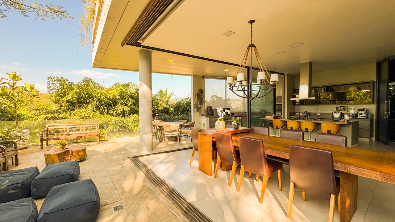 ROOFTOP COM VISTA PARA A RESERVA EM UMA CASA DE ESQUINA NO TAMBORÉ 11