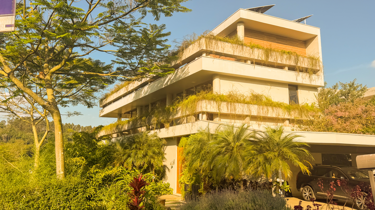 ROOFTOP COM VISTA PARA A RESERVA EM UMA CASA DE ESQUINA NO TAMBORÉ 11