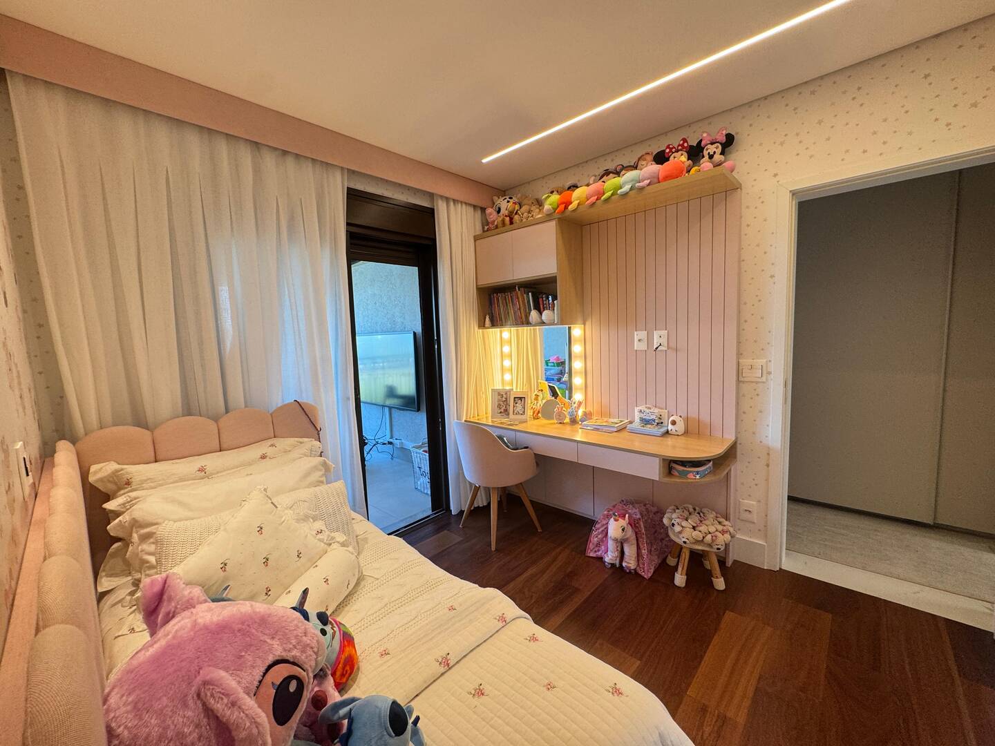 Apartamento mobiliado no ATRIA Alphaville com 3 suítes e automação completa