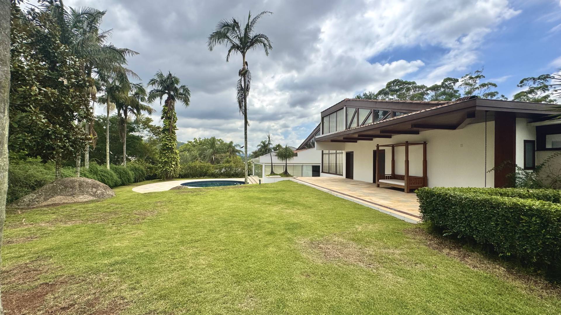 Casa com 6.300m² de terreno privativo - Residencial Tamboré 1