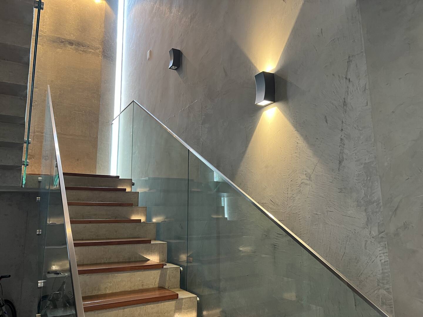 Casa Contemporânea à Venda no Alphaville Gênesis 1 com Vista Permanente para a