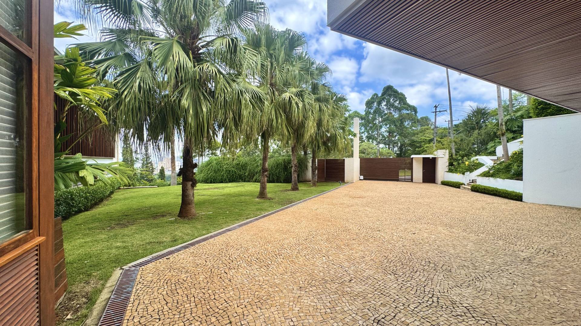 Casa com 6.300m² de terreno privativo - Residencial Tamboré 1