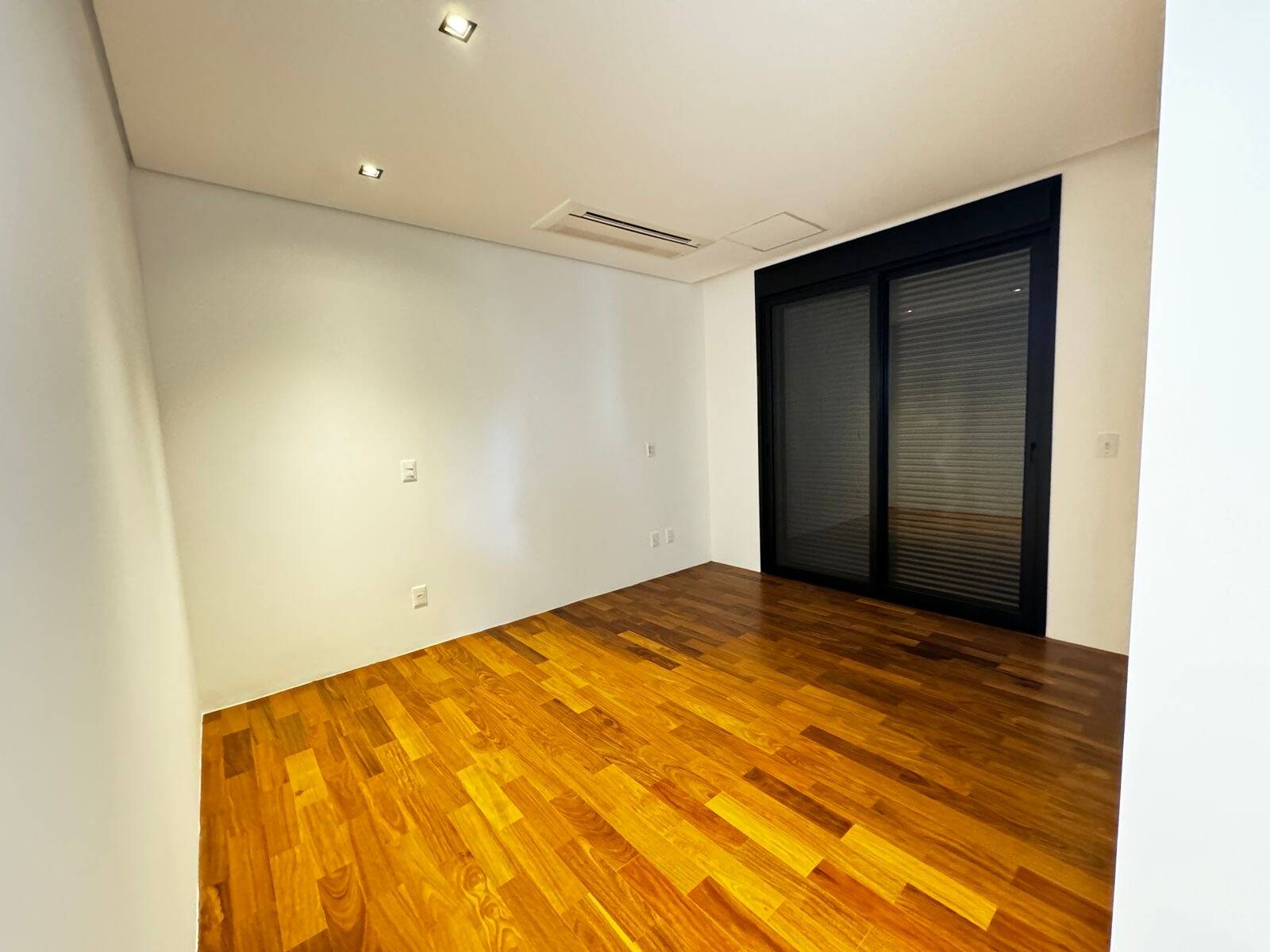 Casa nova Gênesis 2 - Alphaville SP - Venda.